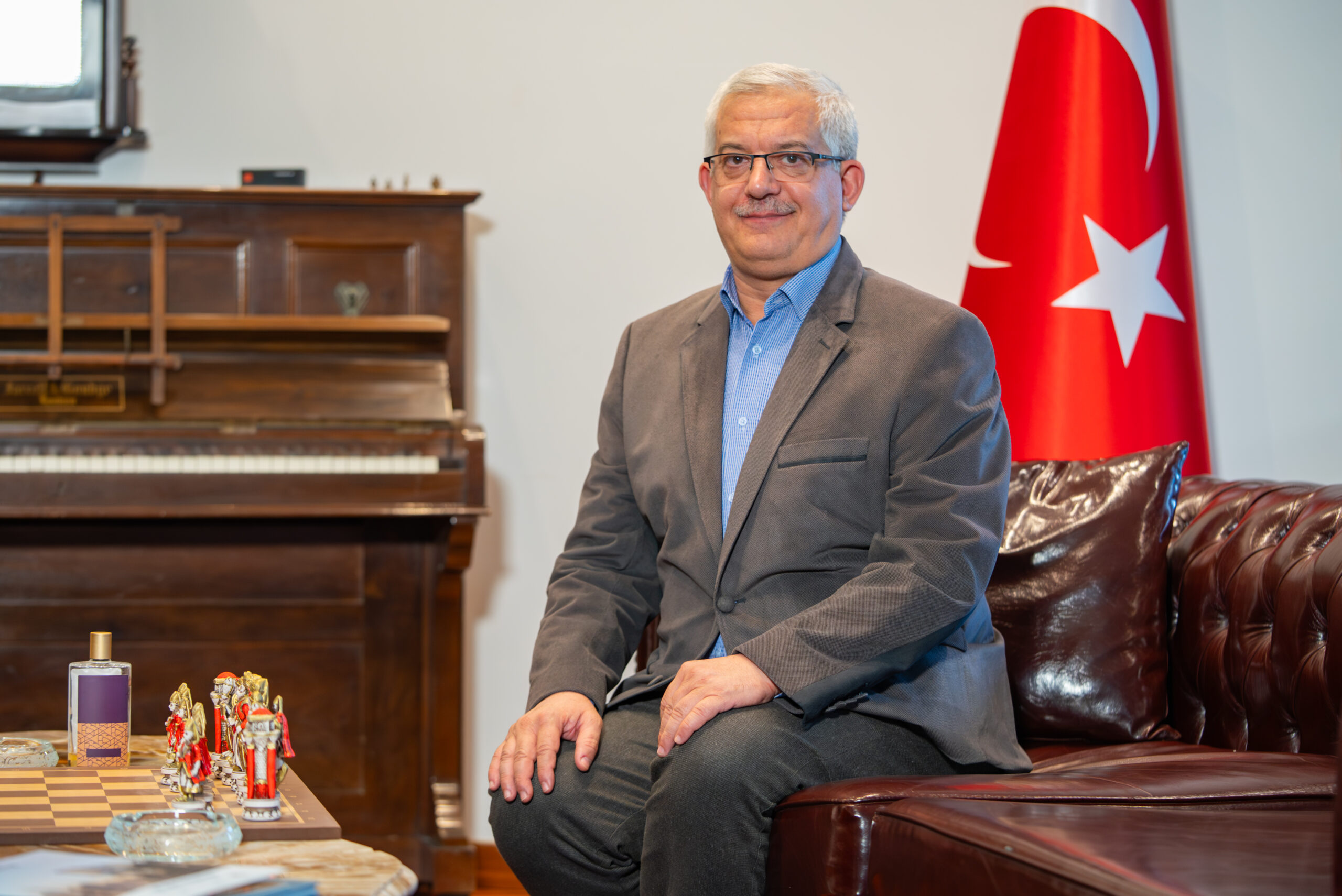 Ali İşisağ hakkında