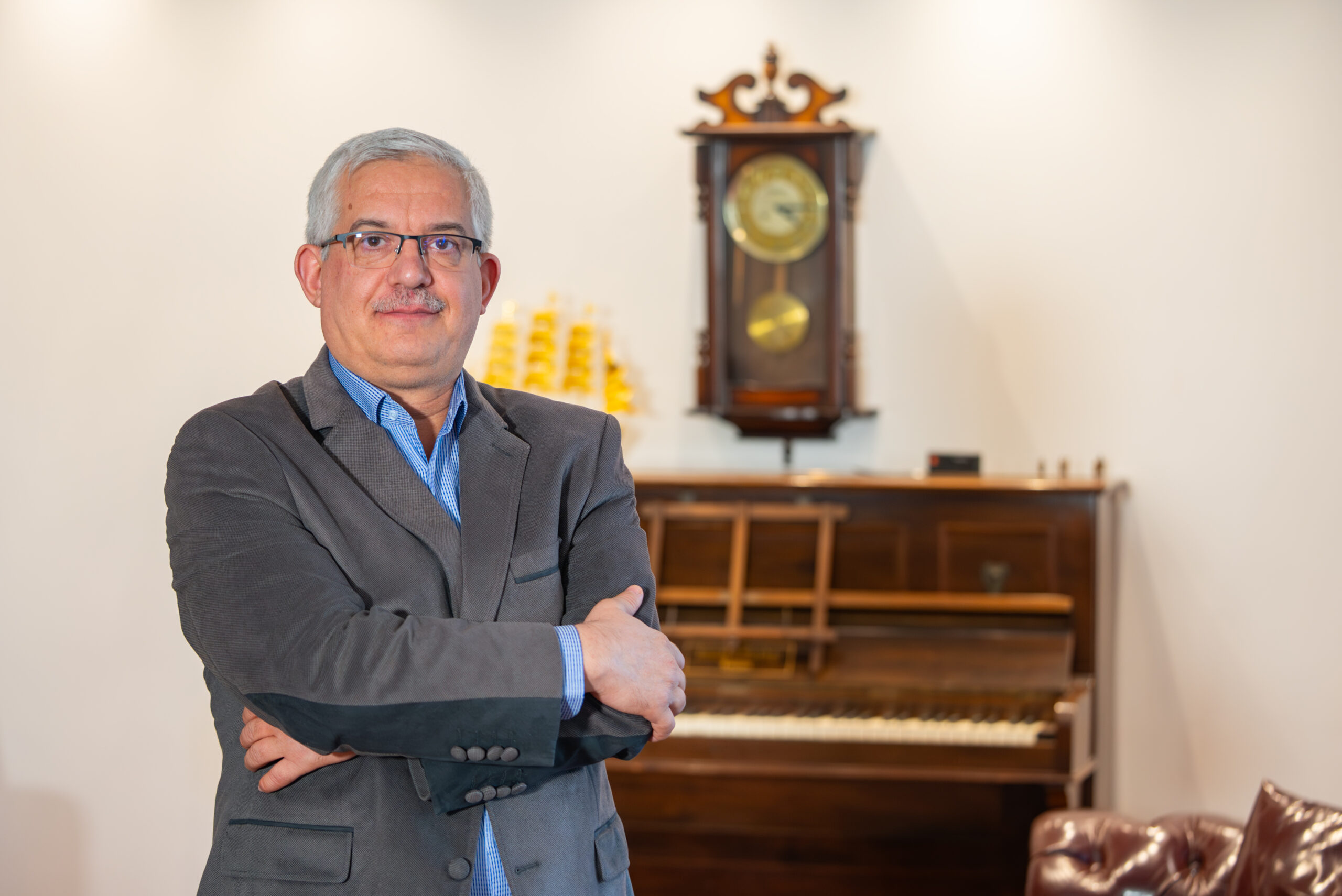 Ali işisağ kimdir